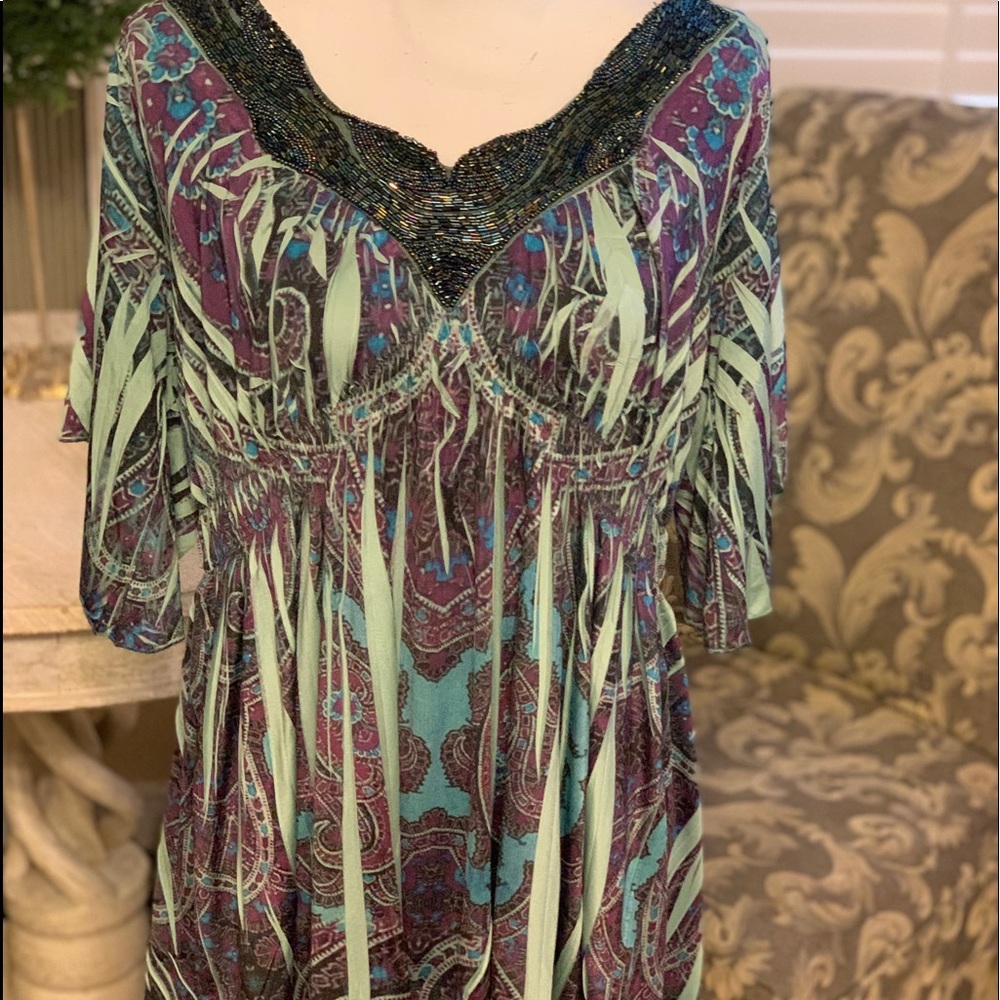 Beautiful One World Tunic Top- Size 1x